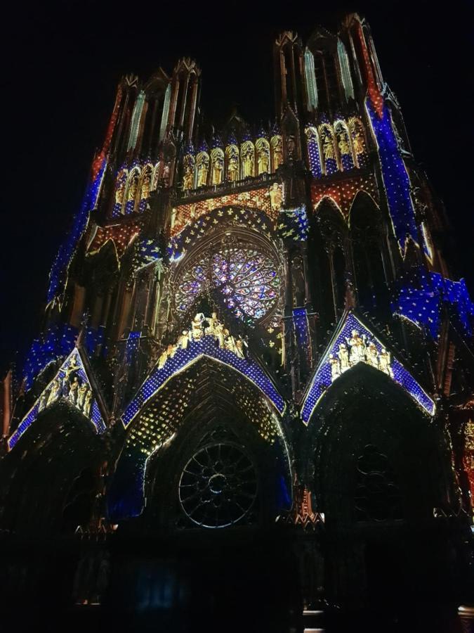 Moet Apartment Reims Bagian luar foto